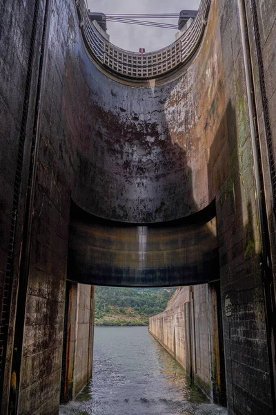 Water Lock Cruise Boats Navigation Carrapatelo Dam Concrete Gravity Dam — Stock Photo, Image