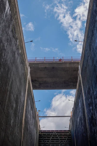 Wasserschleuse Für Kreuzfahrtschiffe Carrapatelo Damm Betongravitationsdamm Auf Dem Douro Fluss — Stockfoto