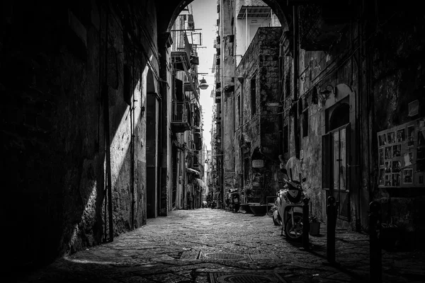 Napoli rua em B & W — Fotografia de Stock