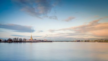 Neva üzerinde Peter ve Paul Kalesi