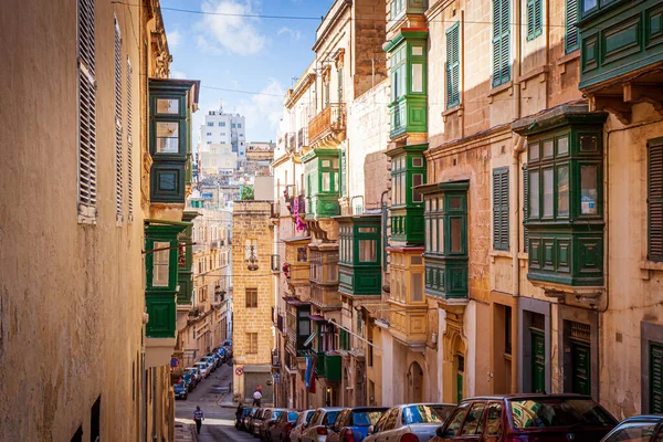 Rua Típica Maltesa Valletta Malta Com Varandas — Fotografia de Stock