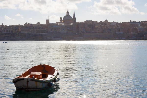 Malta Valletta Vista Cidade Com Barco Primeiro Plano Cidade Segundo — Fotografia de Stock