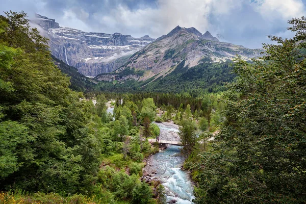 加法尼马戏团 Cirque Gavarnie 是法国西南部靠近西班牙边境的比利牛斯山脉中部的一个马戏团 它位于Gavarnie社区 上比利牛斯省和Pyrnes国家公园内 圆环的主要特征 — 图库照片