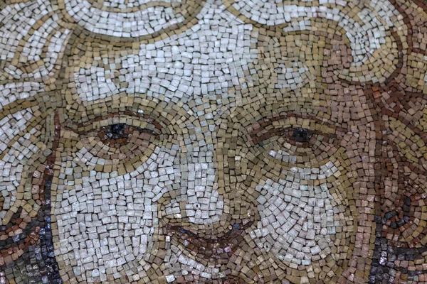 Primer plano mosaico querubín ángel cara — Foto de Stock