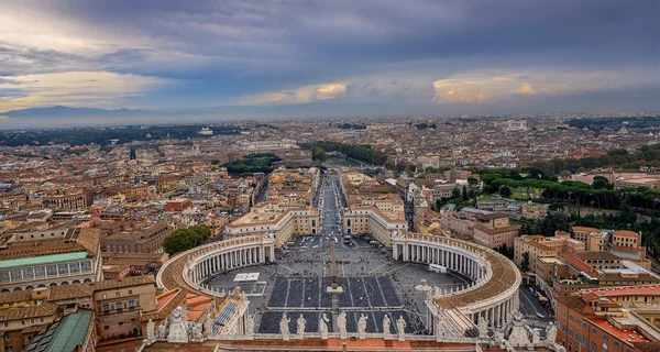 Veduta di Roma dalla Cupola di San Pietro Basilica — Foto Stock