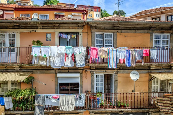 Lavandaria Secagem no Terraço da Casa Urbana — Fotografia de Stock