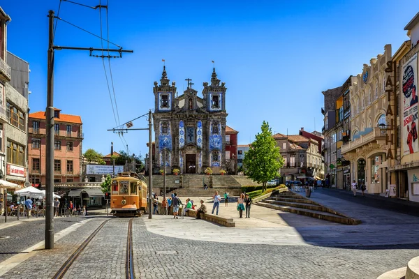 Berömda Iglesia de San Ildefonso Church i Porto — Stockfoto