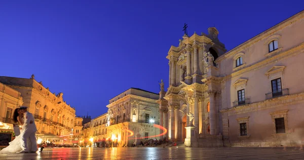 锡拉库萨大教堂和城市广场黄昏 — 图库照片