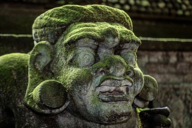 Bali dili taş heykel