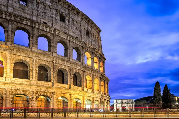 The Colosseum at dusk — Stock Photo, Image