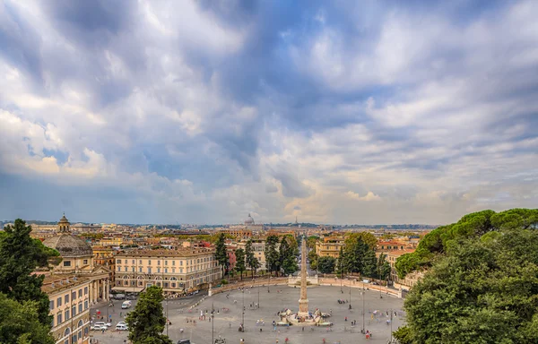 Piazza del popolo con el Obelisco flaminio — Foto de Stock