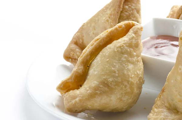 Yummy Samosas, lanches indianos tradicionais — Fotografia de Stock