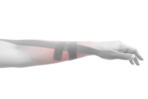 Kinesio tape op vrouwelijke hand. — Stockfoto