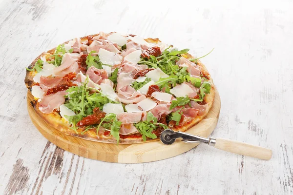 Kulinarisches Pizzaessen. — Stockfoto