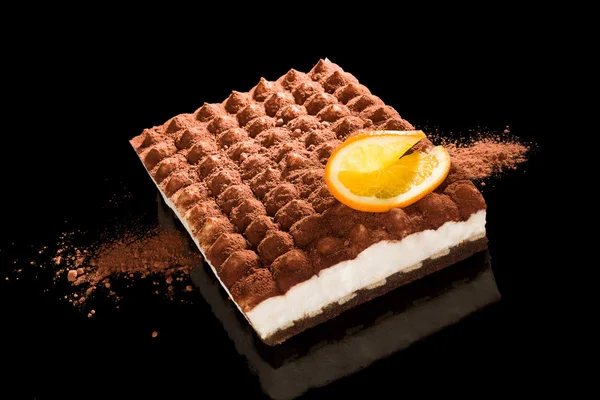 Вкусный десерт из тирамису . — стоковое фото