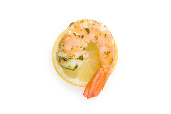 Cooked shrimp on lemon slice. — Stock Photo, Image