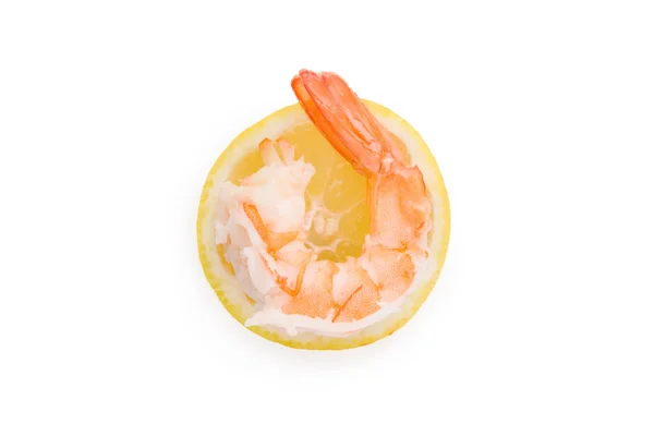 Cooked shrimp on lemon slice. — Stock Photo, Image