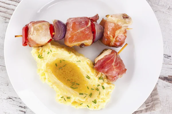Delicious poultry and bacon kebab. — Stock Photo, Image