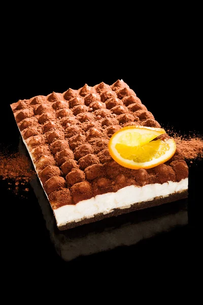 Вкусный десерт из тирамису . — стоковое фото