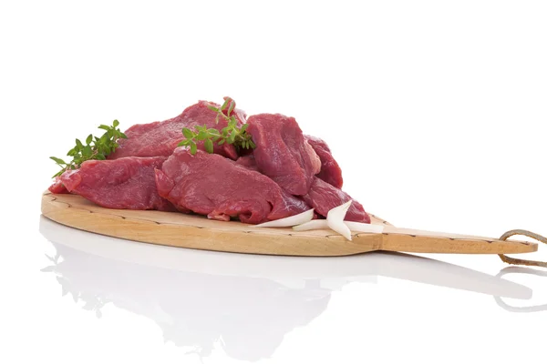 Trozos de carne fresca picada aislados . — Foto de Stock