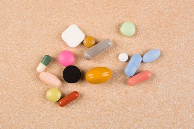 Masada renkli haplar.