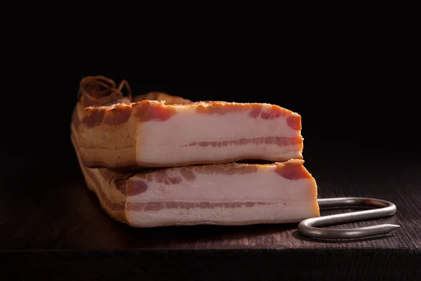 Bacon Defumado Culinária Fundo Escuro Delicioso Comer Carne — Fotografia de Stock