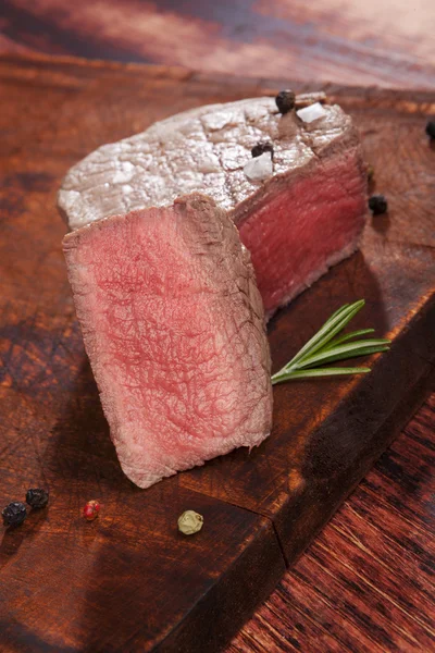 Jíst steak. — Stock fotografie