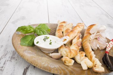 Pizza breadsticks malzemelerle.