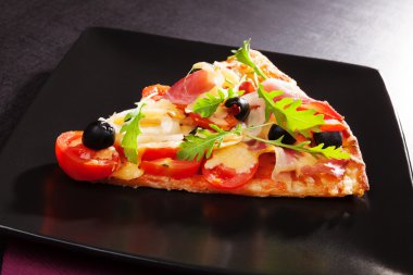 Renkli pizza parça.