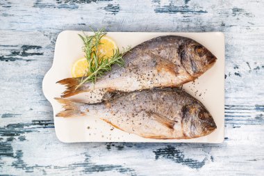 Lezzetli ızgara çipura balık.