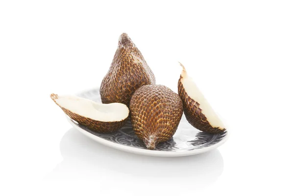 Salak fruits sur assiette — Photo