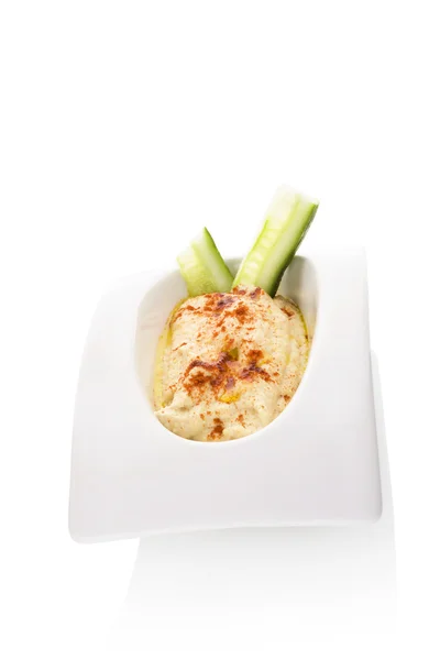 Hummus in witte kom — Stockfoto