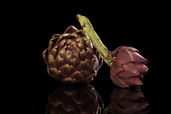 Sabrosas alcachofas frescas . — Foto de Stock