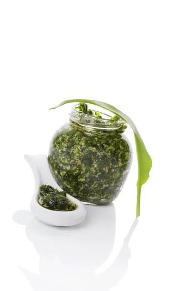 Pesto de ajo aislado . —  Fotos de Stock