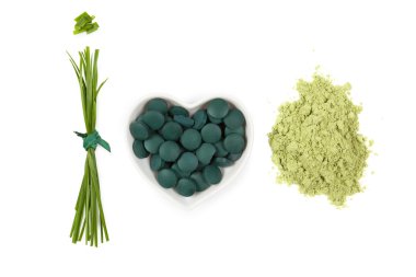 Chlorella, spirulina ve buğday çimi.