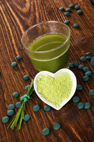 Spirulina, clorella, orzo e graminacee . — Foto Stock