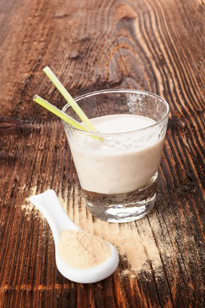 Maca en polvo y batido de maca . —  Fotos de Stock