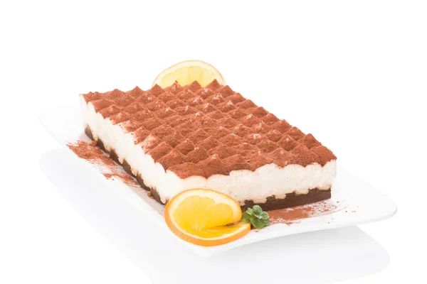 Deliciosa sobremesa tiramisu isolada . — Fotografia de Stock