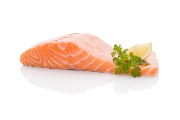 Filete de salmón fresco aislado . —  Fotos de Stock