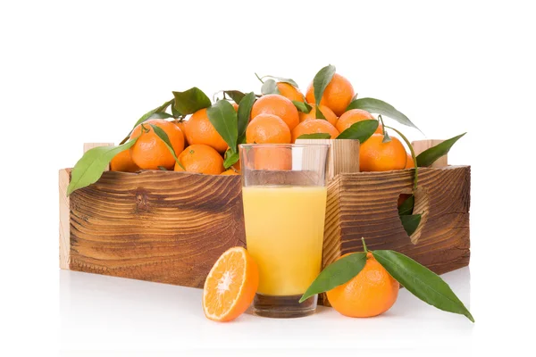 Fresh ripe mandarines in wooden crate. — Stock Photo, Image