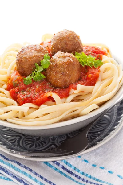 Massa com molho de tomate e almôndegas . — Fotografia de Stock