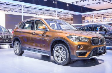 Turuncu Bmw serisi X1 sdrive 18 d