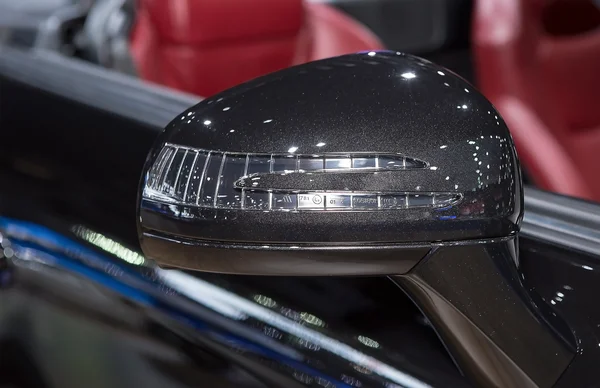 Backspegeln av svart Benz serien Slk 200 — Stockfoto