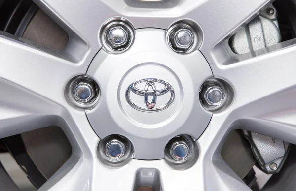 Logotipo da Toyota na roda — Fotografia de Stock