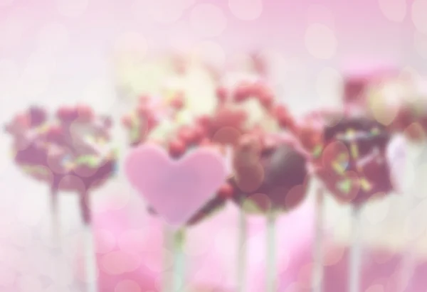 Cerrar el corazón de chocolate rosa en pastel-pops —  Fotos de Stock