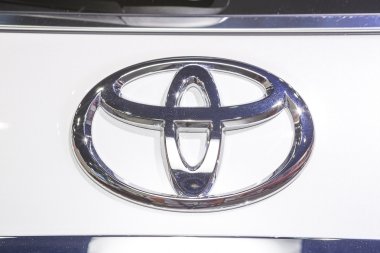 logo of Toyota on bumper clipart