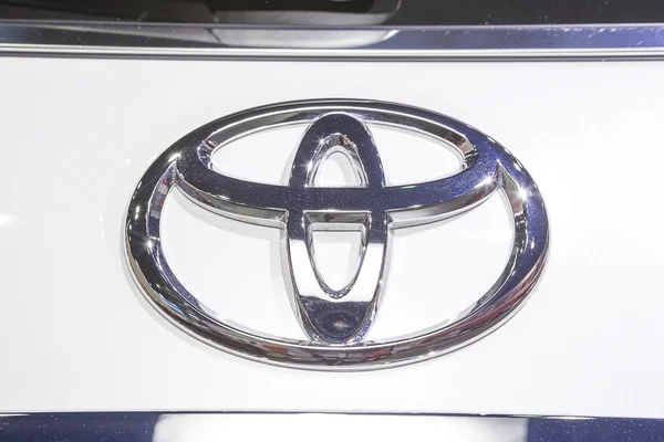 Logo společnosti Toyota na nárazníku — Stock fotografie