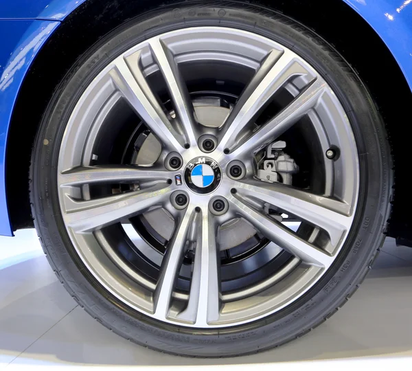 Logo von BMW auf dem Rad — Stockfoto