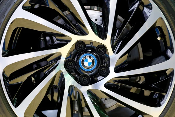 Logo of BMW, on wheel — Stock Photo, Image