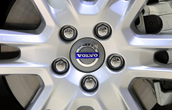 Logotipo da Volvo na roda — Fotografia de Stock